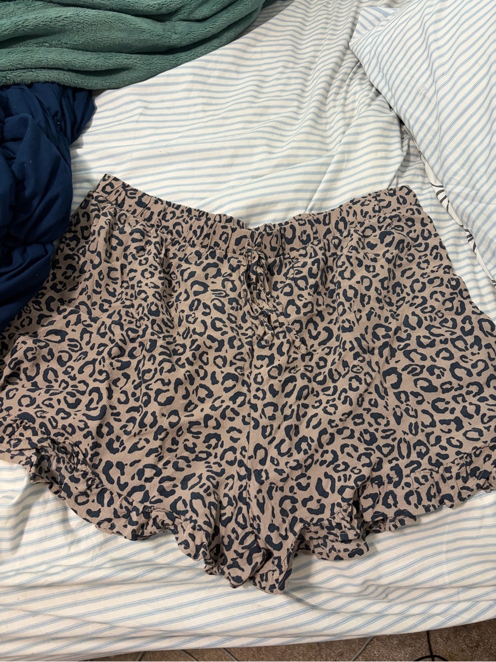 American eagle flowy shorts